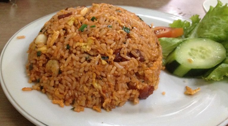 Cara Memasak Nasi Goreng Biasa (Simple dan Cepat) - Azhan.co